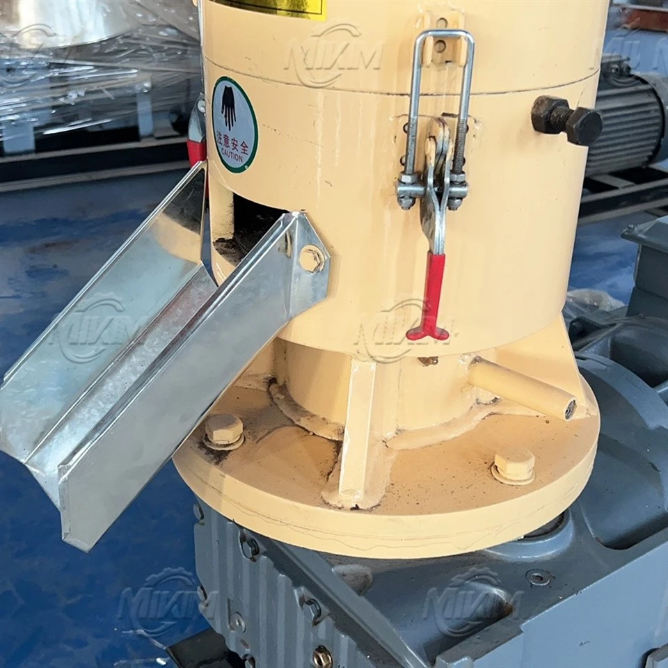 Small Pine Needles Sawdust Straw Fuel Flat Die Biomass Pellet Making Machine high quality